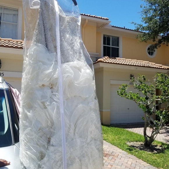 Wedding Dress. - Picture 3 of 11